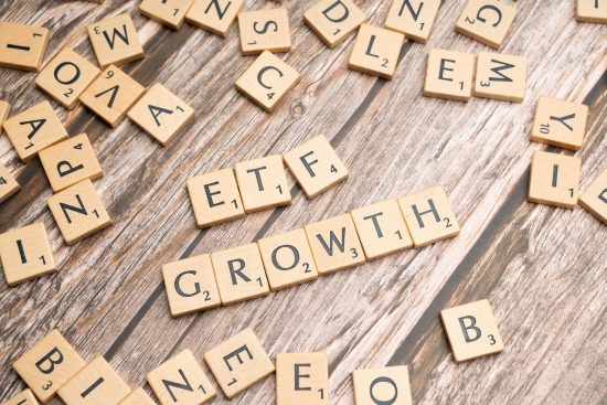 entdecken sie die vorteile von etfs (exchange traded funds), die eine flexible und kostengünstige möglichkeit bieten, in verschiedene anlageklassen zu investieren. erfahren sie, wie etfs funktionieren, welche strategien es gibt und wie sie ihr portfolio effizient diversifizieren können.